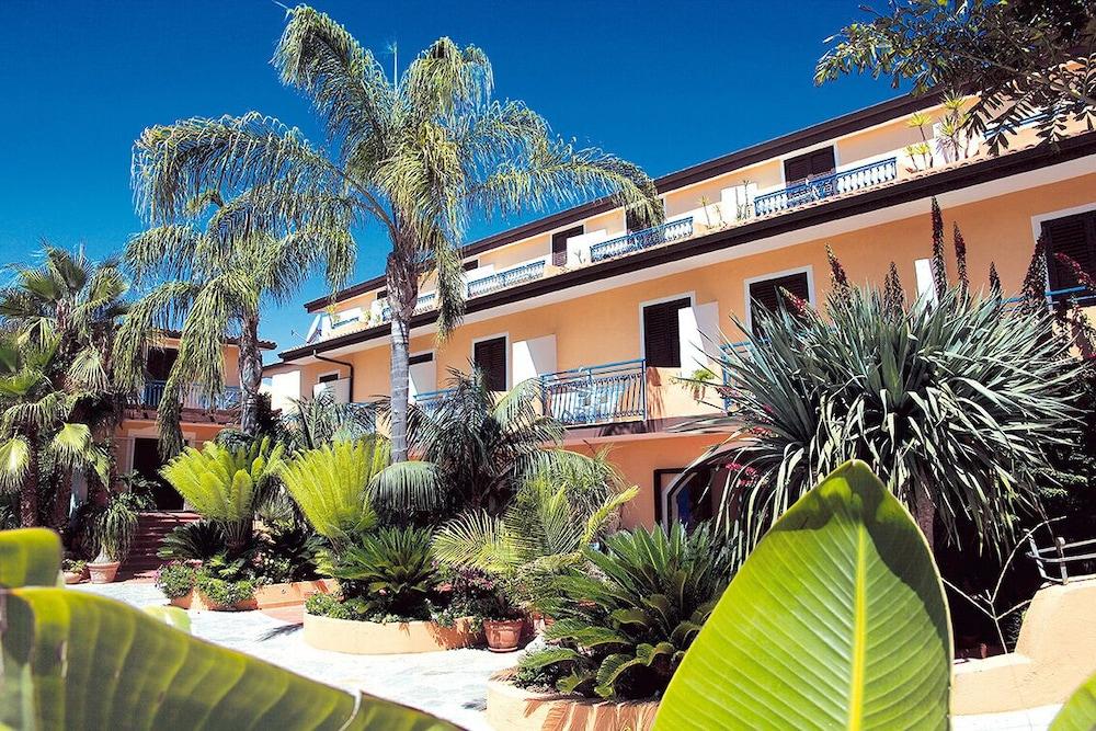 Residence Esmeraldo Capo Vaticano Bagian luar foto